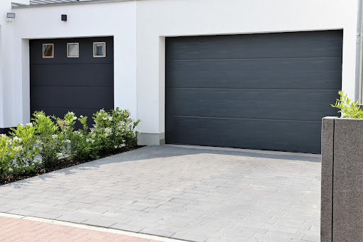 4 Garage Door Design Trends for Chicago Homes in 2021